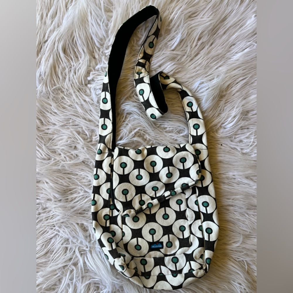 KAVU ⚜️ Crossbody Bag⚜️black and white
